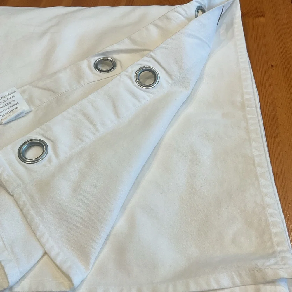WHITE COTTON SHOWER CURTAIN WITH GROMMETS 2007 ROOM ESSENTIALS THICK 100% COTTON
